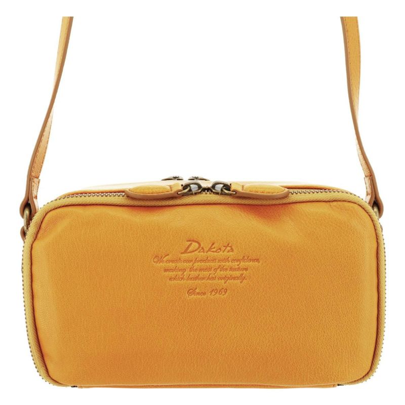 美品♬Dakota　ダコタ　お財布ショルダー　赤　レザー　ウォレット　アミューズ Dakota 選べるプレゼント付き ダコタ お財布ポシェット